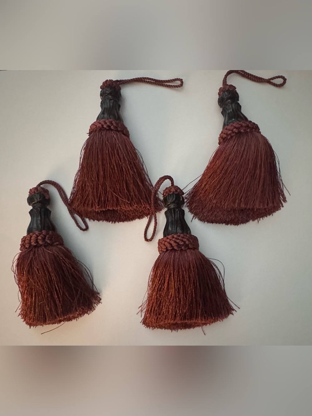 Elegance Burgundy
Tassel Set in Deep Burgundy